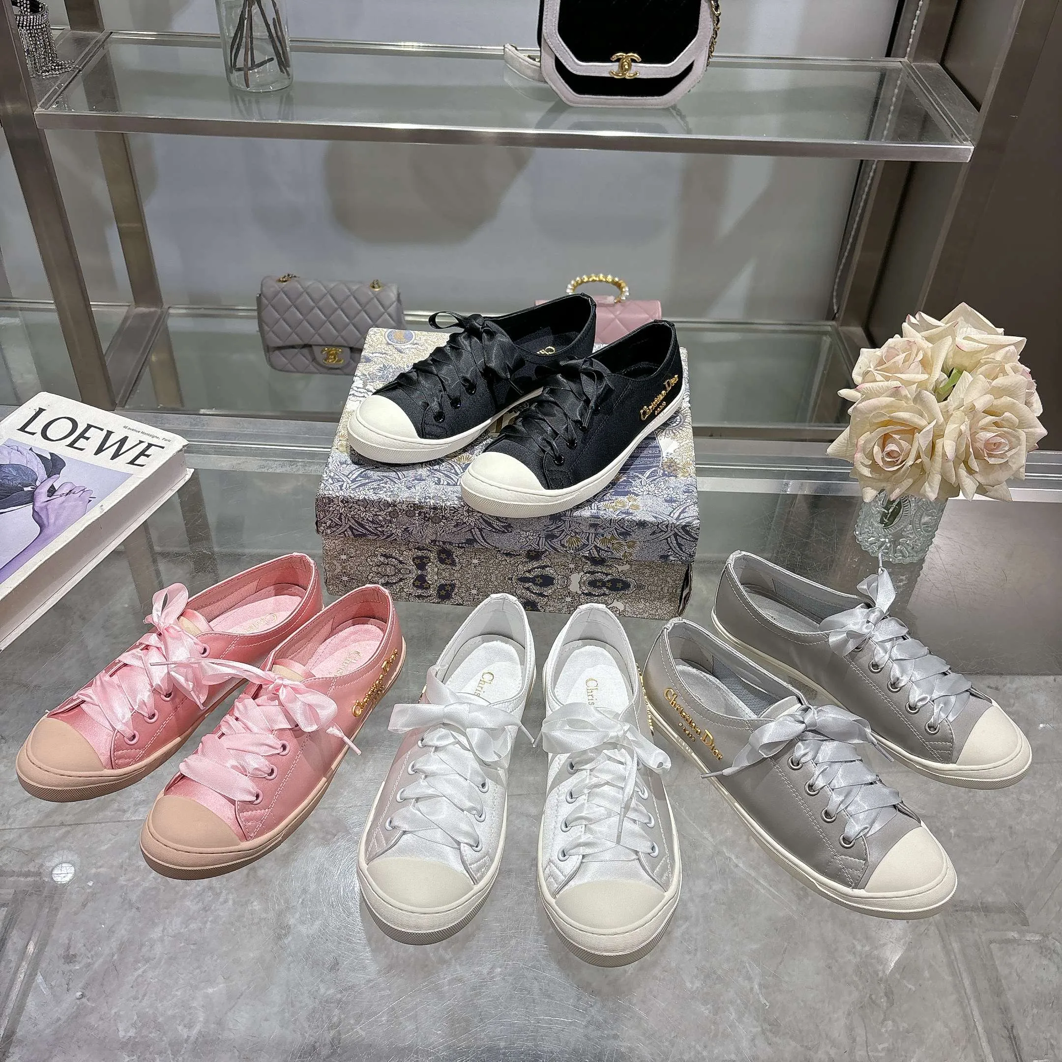 👟👟Ex-factory price 440👟👟 Dior ballet-style casual shoes, the same style as celebrities, satin fabric, breathable mesh lining, sheepskin for feet, wear-resistant rubber sole, size 35-40.